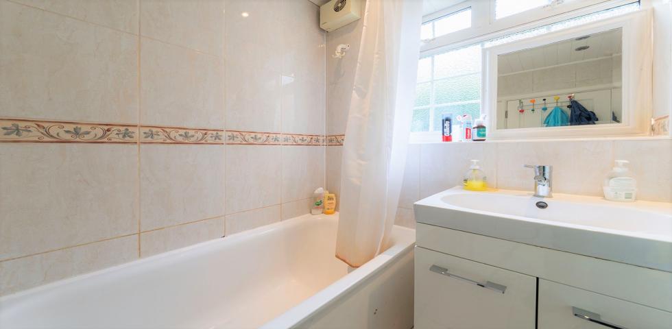 			PRIVATE GARDEN, 2 Bedroom, 1 bath, 1 reception Flat			 Stanley Gardens, WILLESDEN GREEN